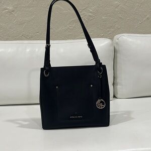 Michael Kors Elegant Black Shoulder Bag
